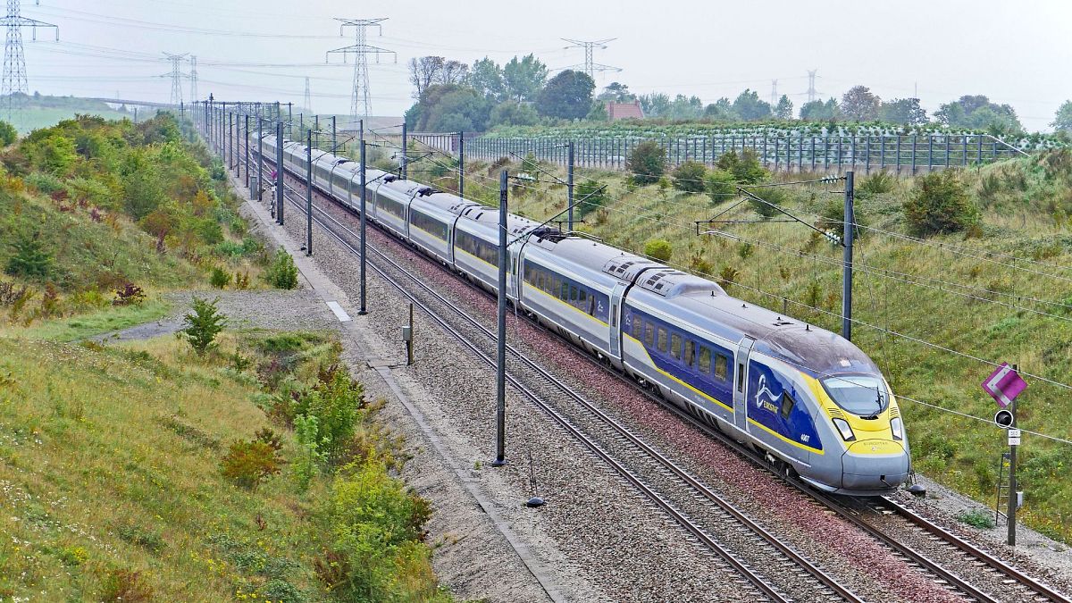 'Eurostar, you’ve ruined my Christmas': Last-minute strike hits London trains thumbnail