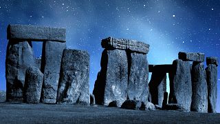 Certaines cultures anciennes célébraient le solstice - et leurs monuments subsistent. Stonehenge en est un exemple célèbre.
