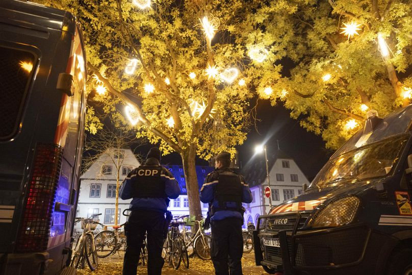 Έντονη είναι η αστυνομική παρουσία στην υπαίθρια αγορά του Στρασβούργου