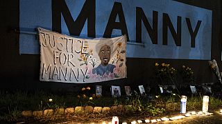 Manifestantes pedem justiça para Manuel "Manny" Ellis