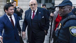 Rudy Giuliani mentre lascia la sede della Corte Federal a Washington lo scorso 15 dicembre 