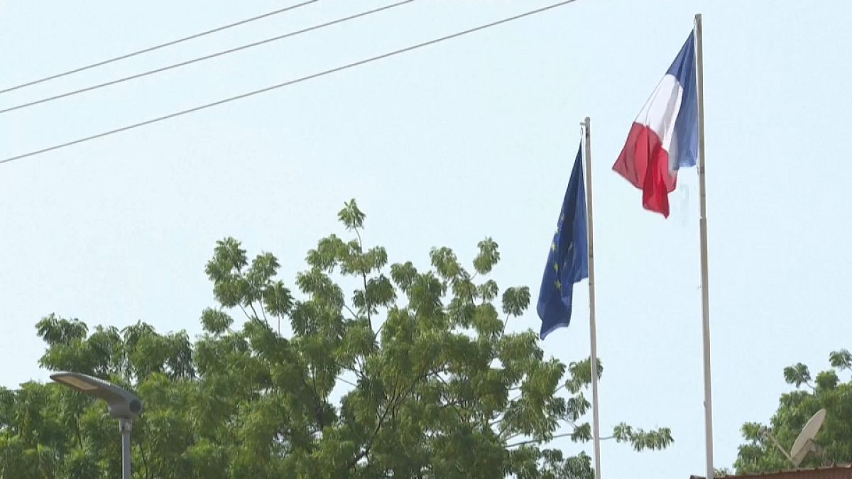 Noch weht die französische Flagge vor der Botschaft des Landes im Niger.