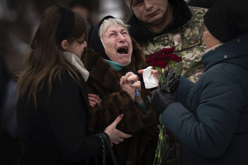 سوگواری زن اوکراینی در کی‌یف