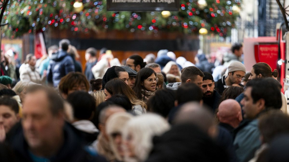 Euronews Business разглежда кои страни харчат най много през празничния сезон