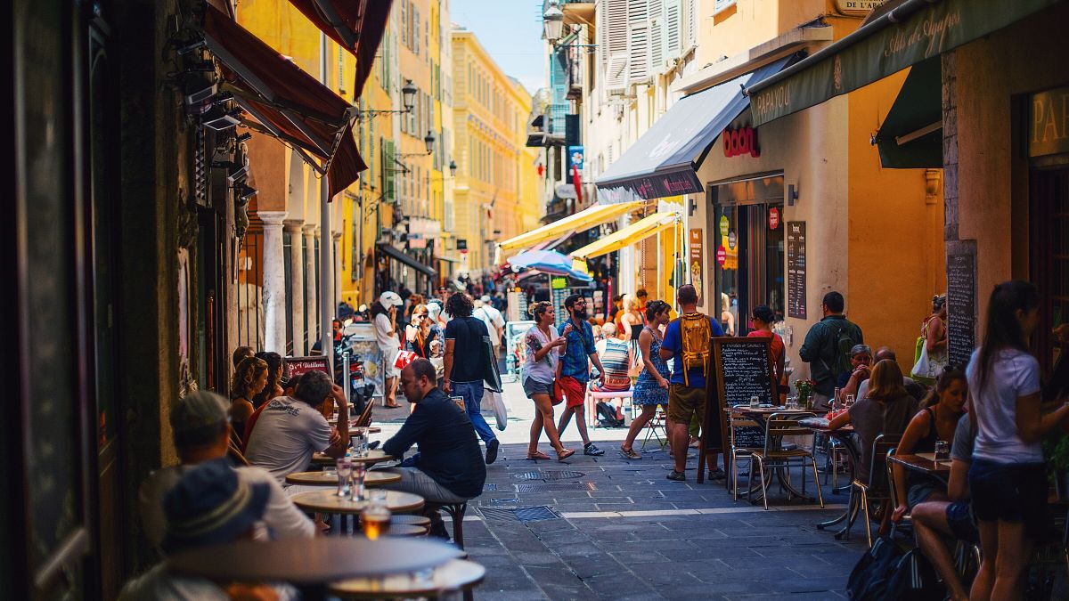 Portofino, una piccola città di mare sulla Riviera italiana, è diventata un punto di riferimento per i turisti e la gente del posto comincia a risentirne.