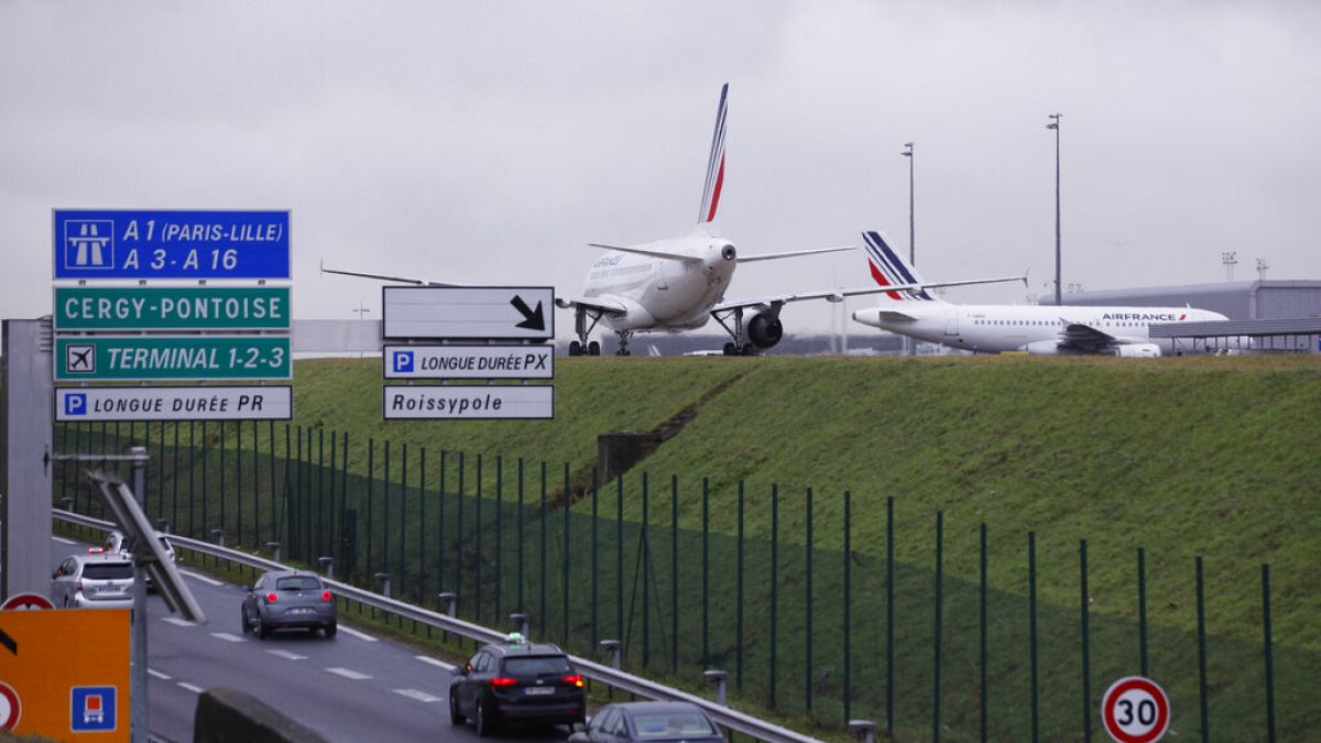Arşiv -- Legend Airlines tarafından işletilen uçağın yakıt ikmali için Fransa'ya indikten sonra havalanmasına izin verilmedi