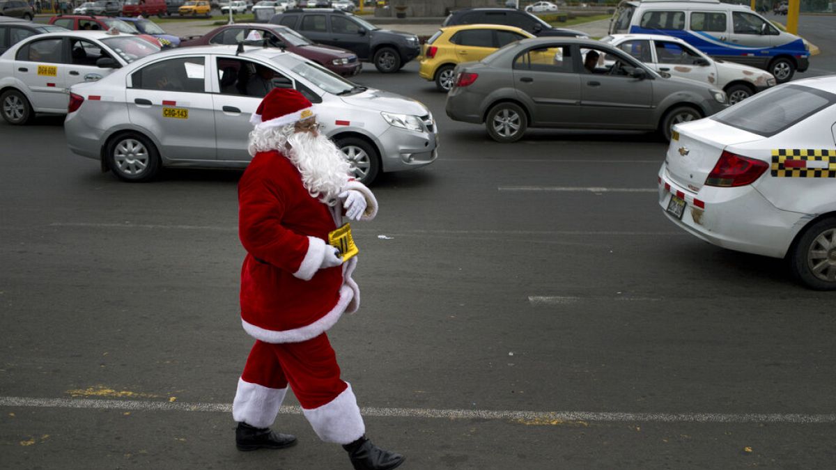 Não é a primeira vez que a polícia peruana usa o disfarce de Pai Natal para surpreender criminosos