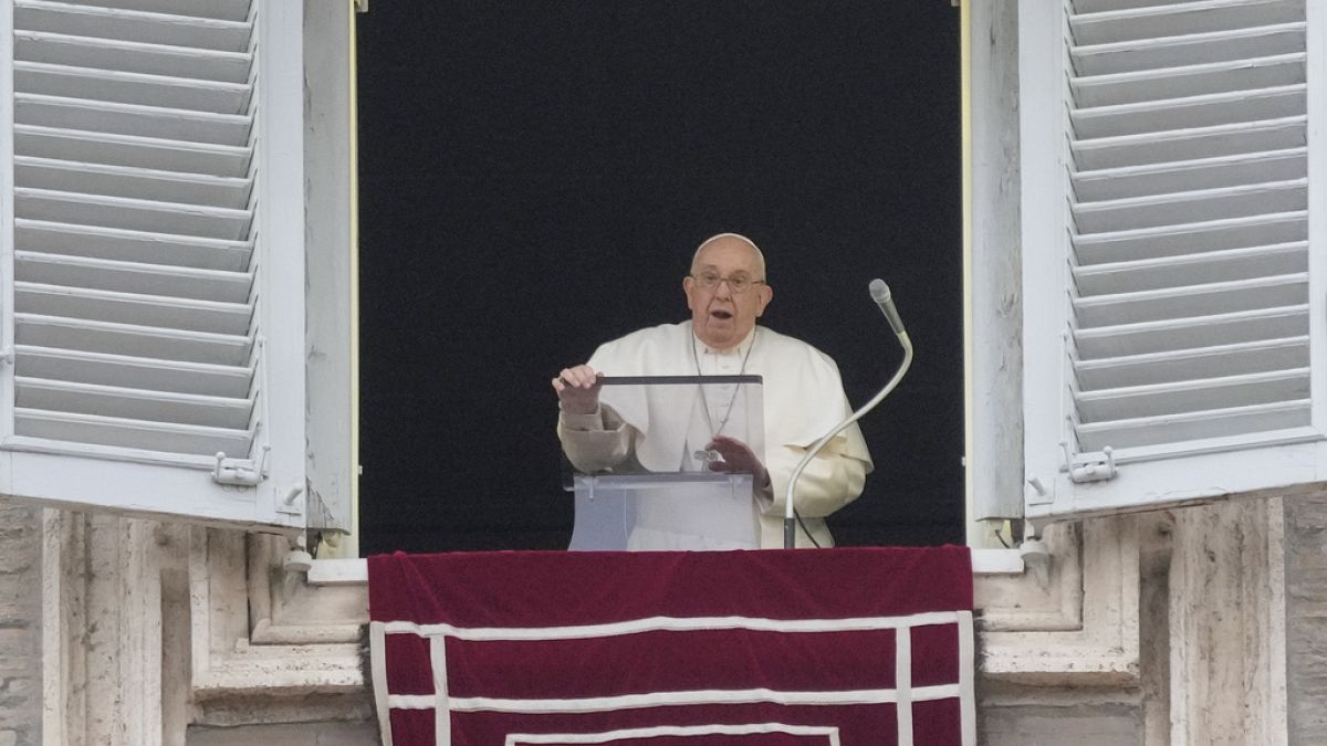 Ferenc pápa ünnepi beszéde közben