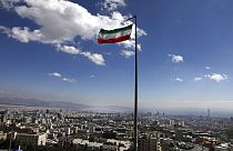 العلم الإيراني في طهران