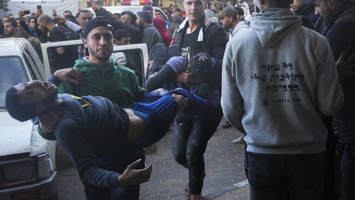 Sebesültet visznek kórházba a Gázai övezetben