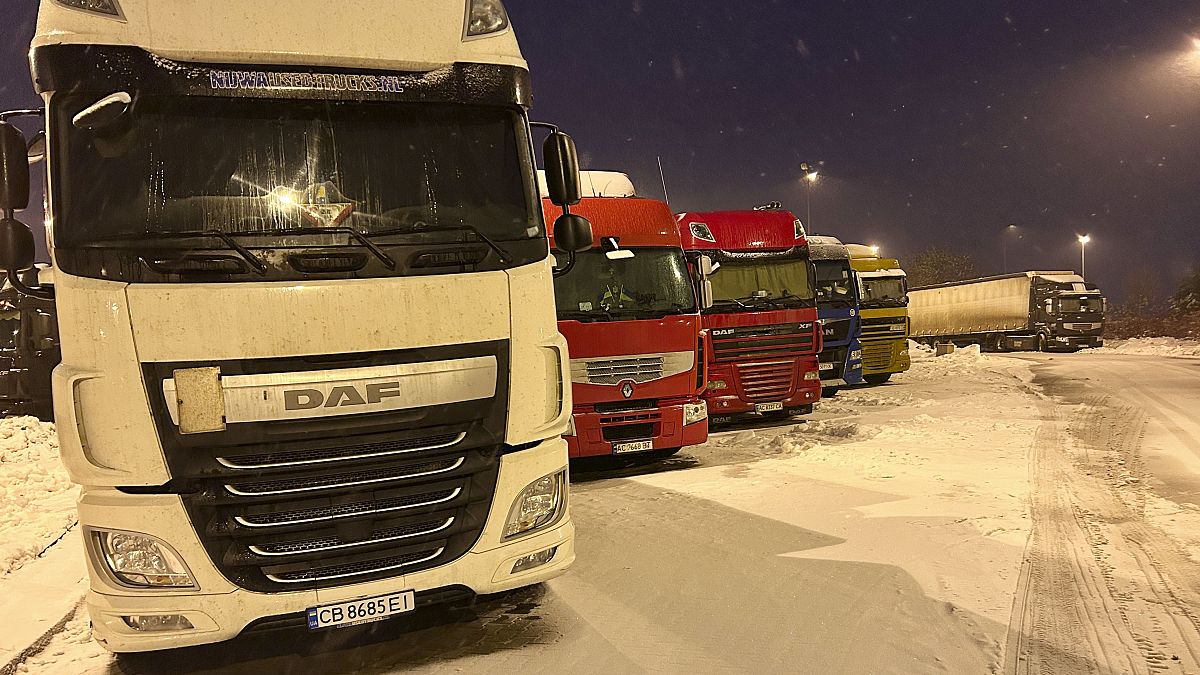 польские грузовики блокируют границу