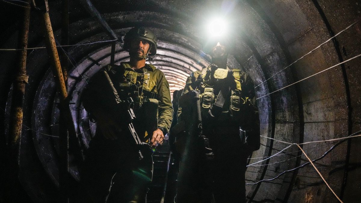 Des soldats israéliens dans un tunnel que les militants du Hamas ont selon eux utilisé pour attaquer Israël le 7 octobre, le 15.01.2024