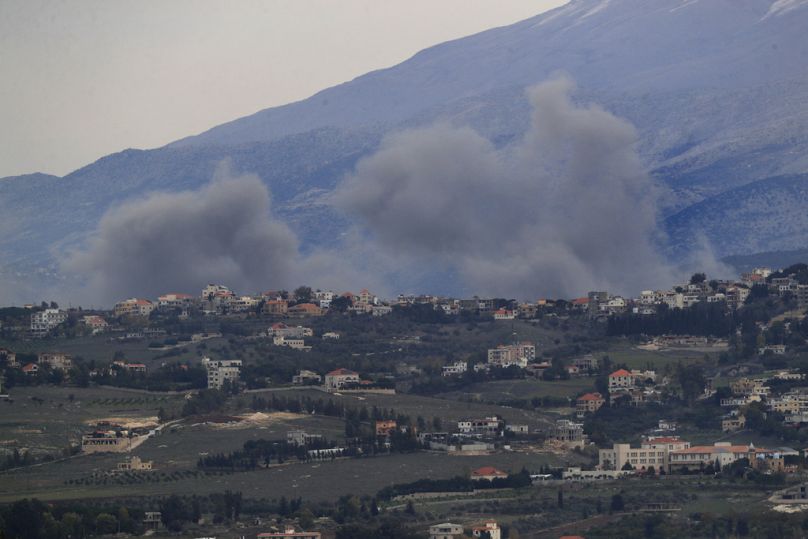 İsrail Lübnan sınırının Lübnan tarafında yer alan Marcayun kasabasına İsrail tarafından düzenlenen bir hava saldırısı sonrası yükselen dumanlar