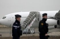 Задержанный самолет в аэропорту Ватри