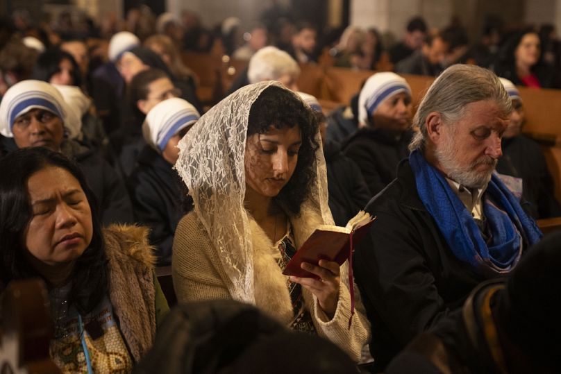 Palesztin keresztények imádkoznak karácsony napján