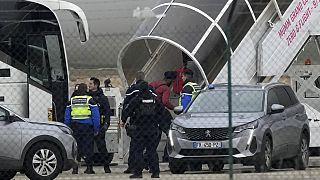الطائرة التي أوقفتها الشرطة في مطار فاتري شرق فرنسا، 25 ديسمبر 2023 .