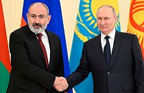 Ermenistan Başbakanı Nikol Paşinyan, Avrasya Ekonomik Birliği liderler zirvesi kapsamında gittiği Rusya'da Devlet Başkanı Vladimir Putin ile basına poz verdi