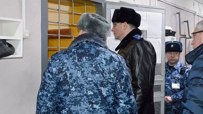Fotografía difundida por el Servicio Penitenciario Federal de Rusia el 15 de diciembre que muestra la visita de un grupo de funcionarios a una prisión en la localidad de Jarp