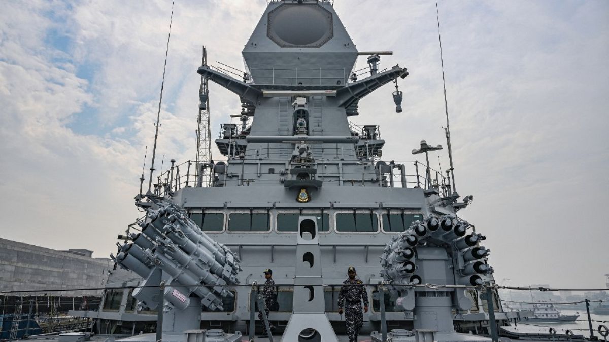Hint Donanması ticari gemilere saldırıların ardından Hint Okyanusu'ndaki askeri varlığını artırıyor