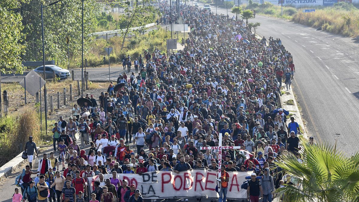 Migrant caravan in southern Mexico marks Christmas day by trudging onward thumbnail