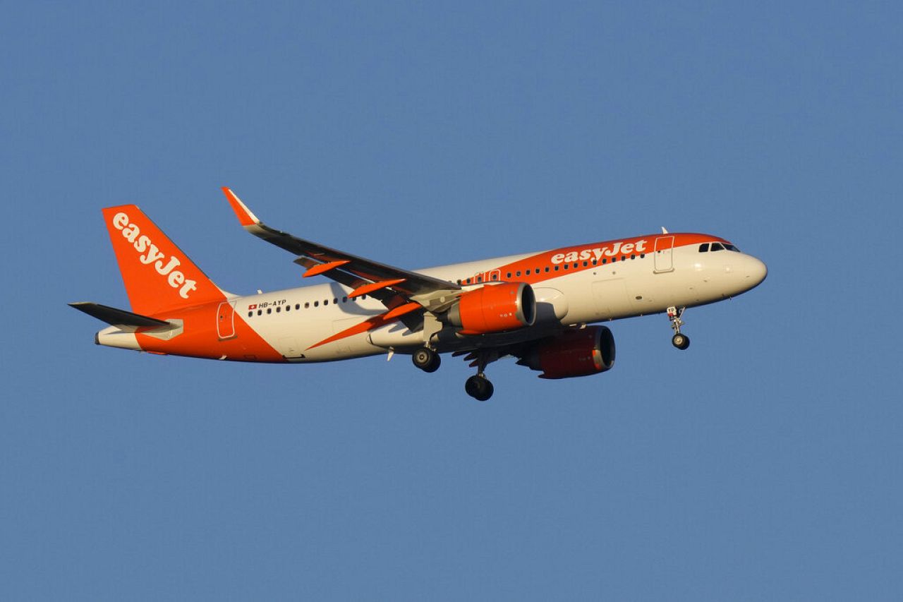 n easyJet Airbus A320 approaches for landing in Lisbon at sunrise, Tuesday, Feb. 7, 2023.