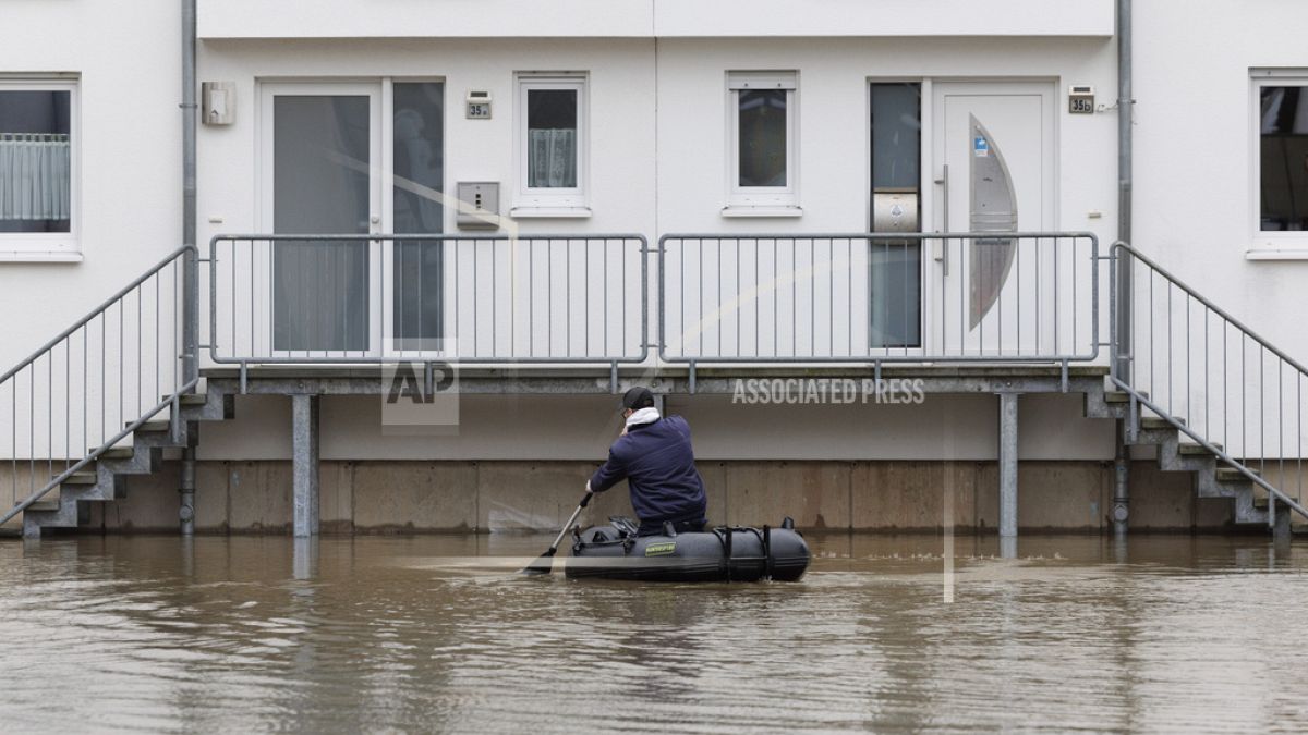 Les inondations forcent les Allemands à quitter leurs maisons à Noël.