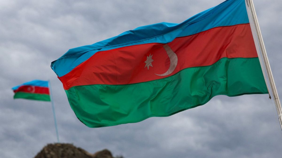 Azerbaycan iki Fransız diplomatın sınır dışı edildiğini duyurdu