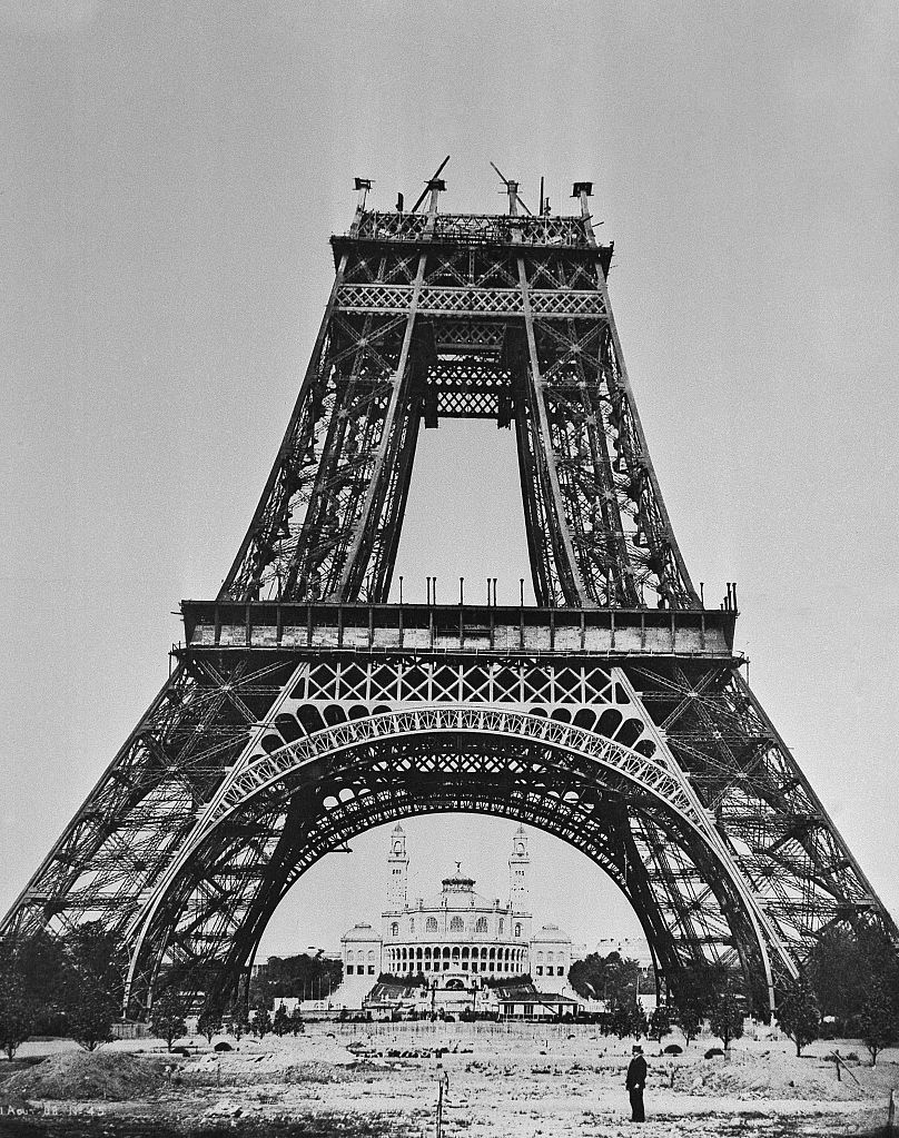 The tower on Jan. 1951. In the background is the old Palais de Trocadero, now destroyed and replaced by the Palais de Chaillot