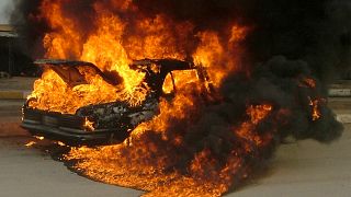 سيارة تحترق في أحد شوارع بغداد/ أرشيف