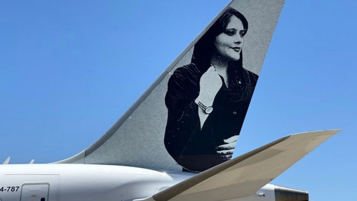 هواپیما فیلمساز آرژانتینی منقش به تصویر مهسا امینی