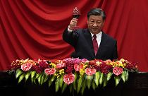 الرئيس الصيني شي جين بينغ بعد إلقاء خطابه بمناسبة الذكرى الرابعة والسبعين لتأسيس جمهورية الصين الشعبية- بكين 28 سبتمبر 2023.