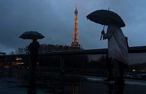 برج إيفل خلال هطول الأمطار باريس، فرنسا