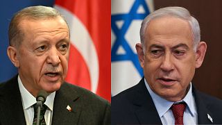 الرئيس التركي رجب طيب أردوغان (على يسار الصورة) ورئيس الوزراء الإسرائيلي بنيامين نتنياهو
