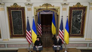 الرئيس الأوكراني فولوديمير زيلينسكي خلال مؤتمر صحفي مع الرئيس جو بايدن في البيت الأبيض
