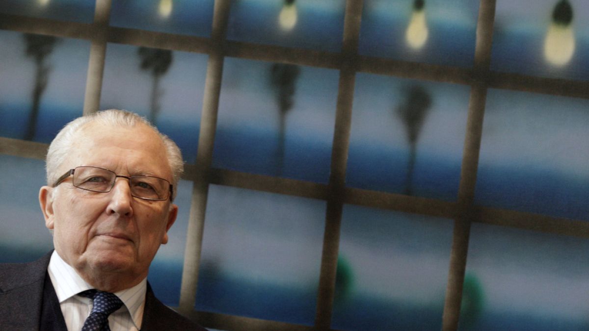 O antigo presidente da Comissão Europeia, Jacque Delors, morreu esta quarta-feira aos 98 anos 