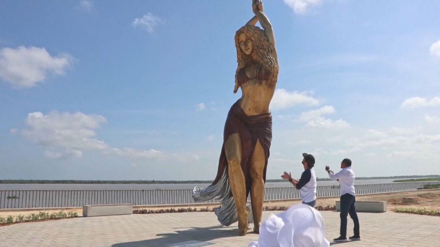 Una estatua gigante de Shakira alentará a los jóvenes a perseguir sus  sueños | Euronews