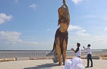 Desvelan la estatua de Shakira en Barranquilla, Colombia, el 26 de diciembre de 2023.