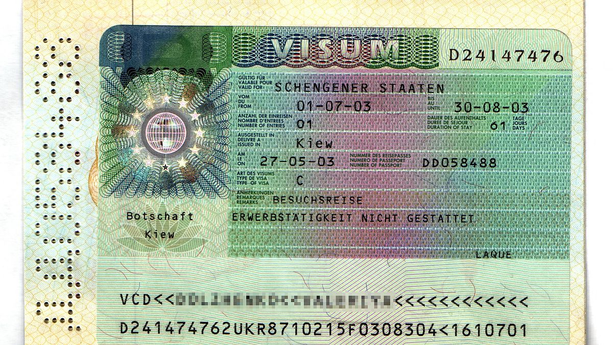 صورة التقطت في 22 أبريل 2005 لتأشيرة شنغن الممنوحة لامرأة أوكرانية من قبل السفارة الألمانية في كييف في مايو 2003.