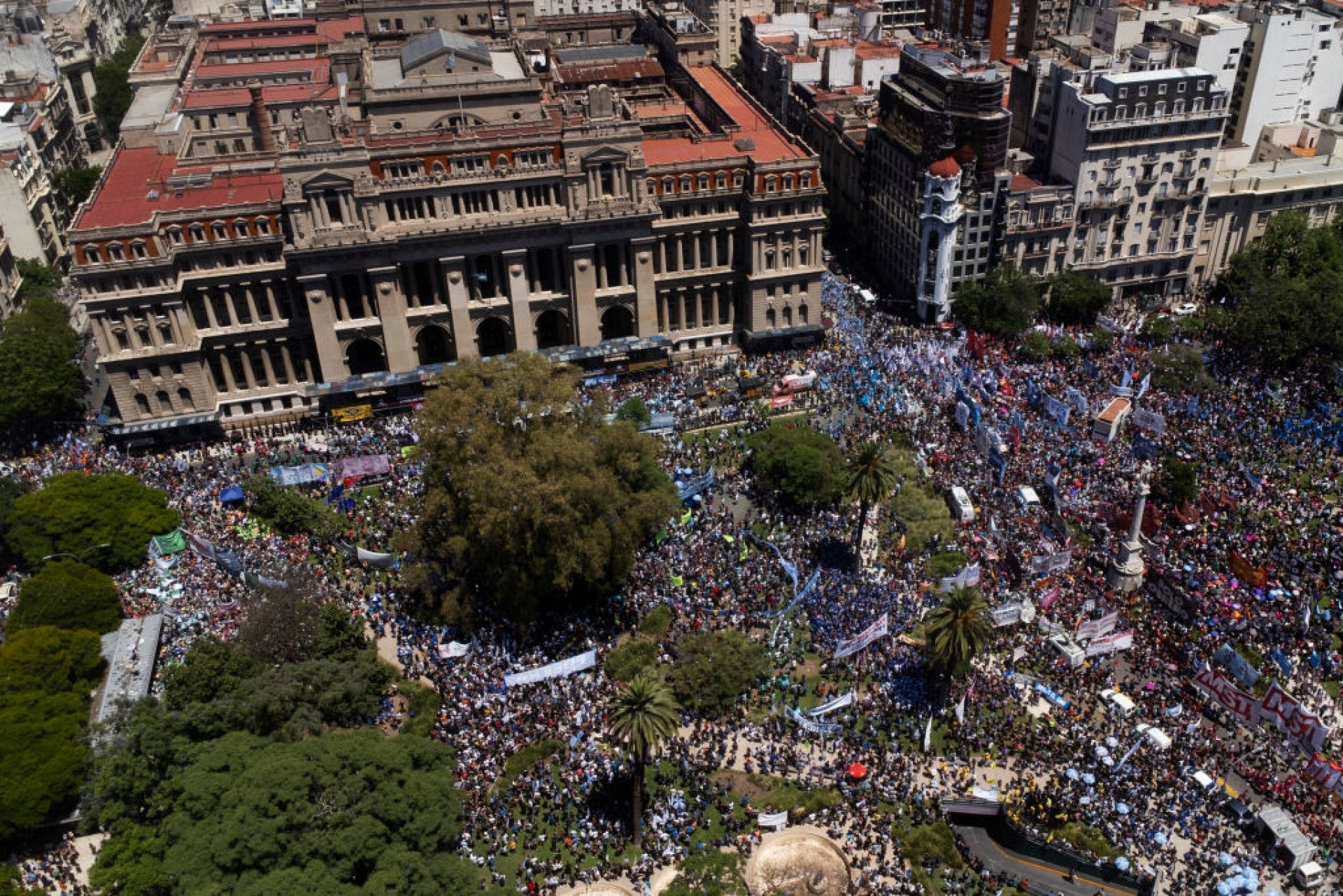 Argentines Protest Against Milei's 'mega-decree' Imposing Austerity ...