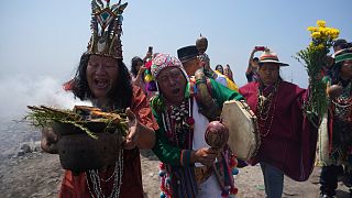 قبيلة الشامان خلال الاحتفال السنوي بنهاية العام