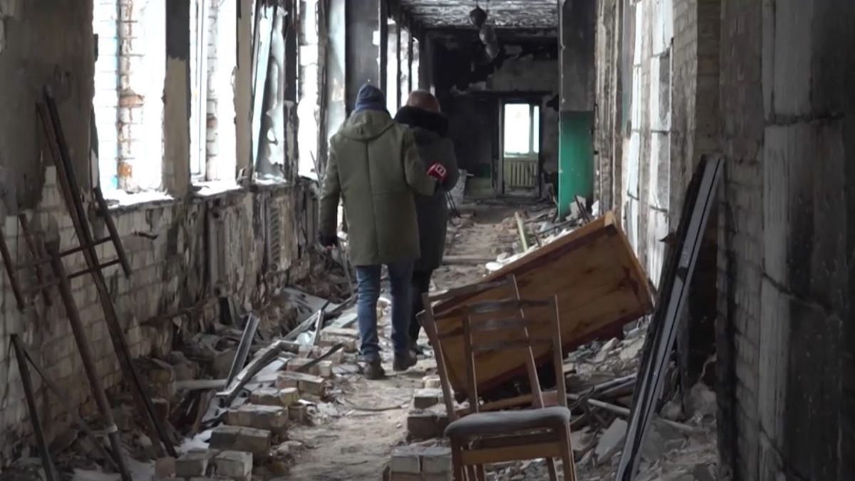 Eine zerstörte Schule in der Ukraine. 
