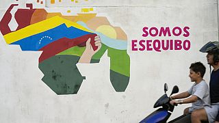 Graffiti Caracasban, amely Venezuelát Essequibo területével együtt ábrázolja