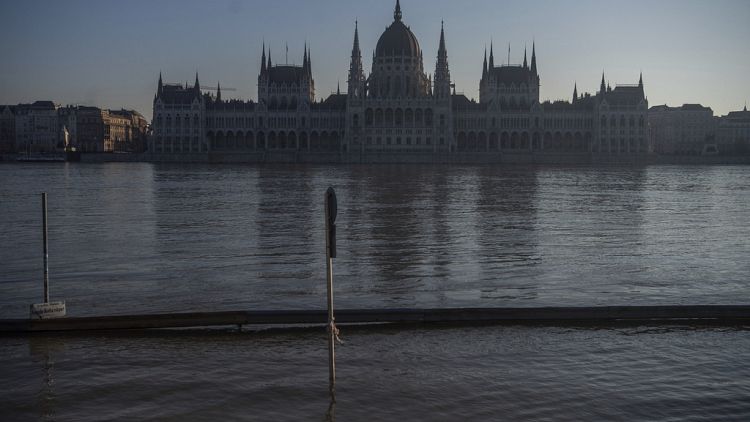 Land Unter In Europa: Neuer Regen Könnte Hochwasserlage Verschärfen ...