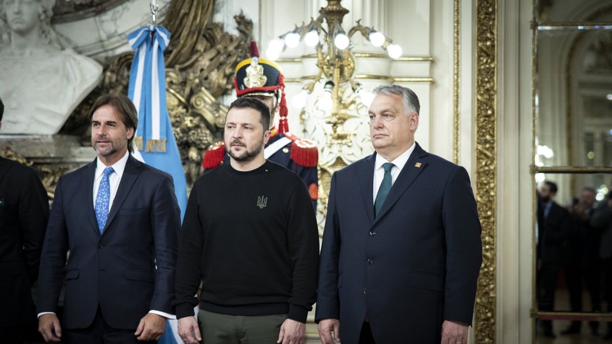 Orbán és Zelenszkij az új argentin elnök beiktatási ünnepségén Buenos Airesben