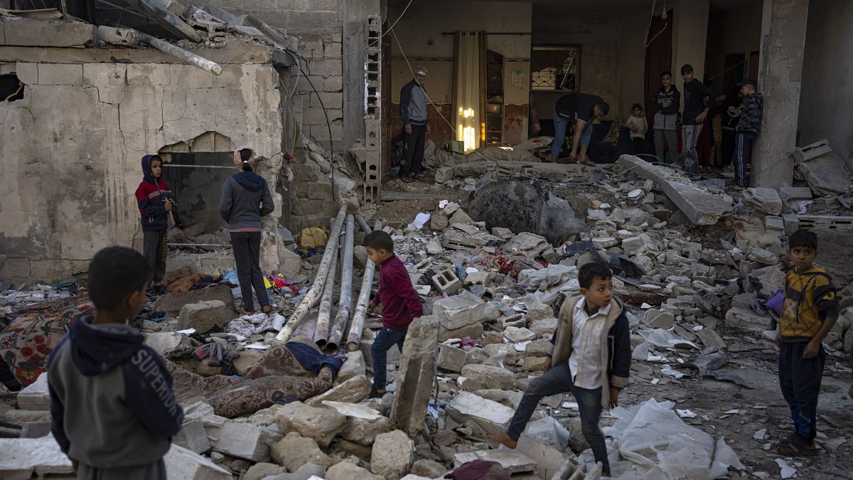 Image d'un quartier dévasté après un raid israélien.