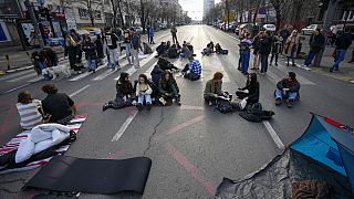 Φοιτητές σε καθιστική διαμαρτυρία στη Σερβία
