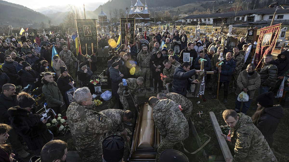 جنازة ضابط في الجيش الأوكراني في قرية كراسنيك 