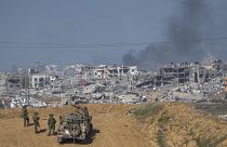 جنود إسرائيليون على مشارف غزو المدمرة