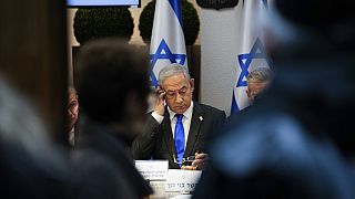 Benjámin Netanjahu izraeli miniszterelnök elnököl a kabinet ülésén 
