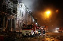 Incendie après l'attaque de missiles russes sur Kharkiv, en Ukraine, le dimanche 31 décembre 2023.